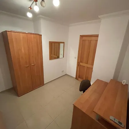 3br With Terrace And 1 Min To Sea Apartman