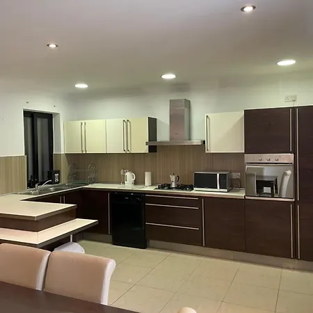 3br With Terrace And 1 Min To Sea
