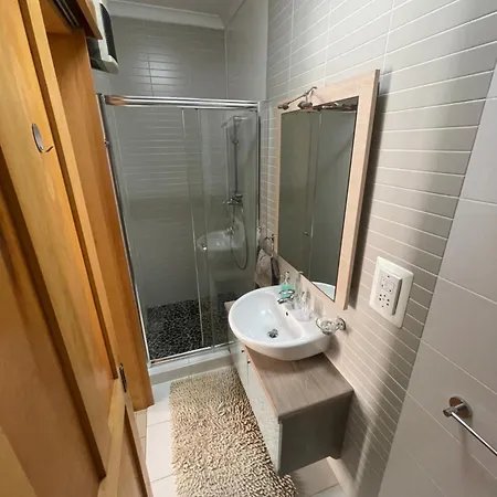 3br With Terrace And 1 Min To Sea Apartman