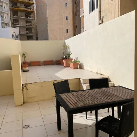 3br With Terrace And 1 Min To Sea Apartman Sliema