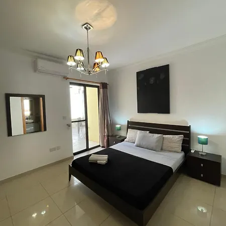 3br With Terrace And 1 Min To Sea *
