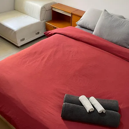 3br With Terrace And 1 Min To Sea Apartman