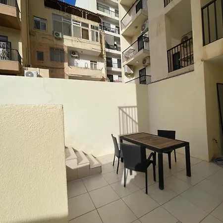 3br With Terrace And 1 Min To Sea Apartman Sliema