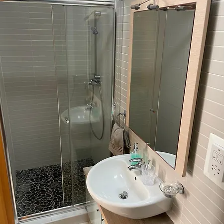 3br With Terrace And 1 Min To Sea *
